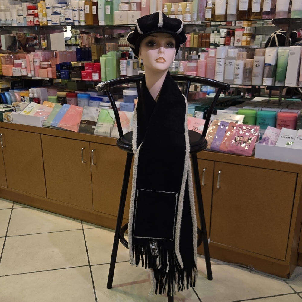 Black and White Scarf with Fringe detail and Hat